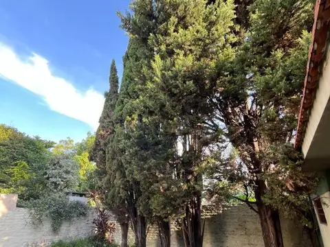 IMPECABLE CASA EN LOTE PROPIO PILETA PARRILLA 5 AMB