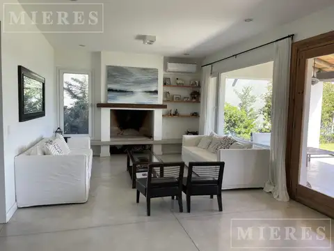 Casa 4 ambientes con 3 baños