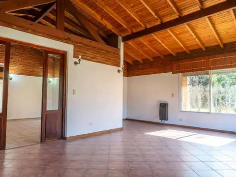 Casa 5 ambientes con 2 baños