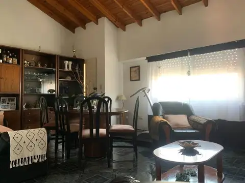 CASA MULTIFLIAR VENTA 6 AMB LUGANO GARAGE- PATIO