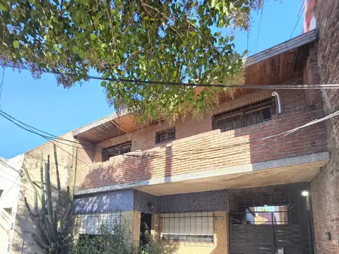 VENTA CASA. IDEAL 2 FAMILIAS. M. CASTRO 2800 REMEDIOS DE ESCALADA LANUS