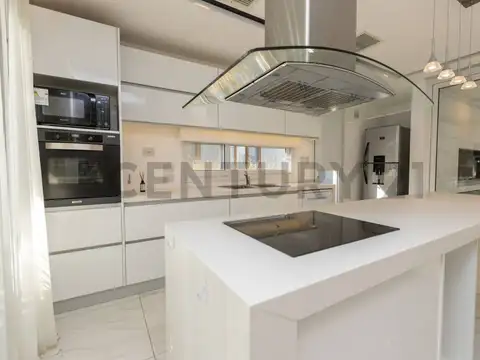 Casa 4 ambientes con 3 baños