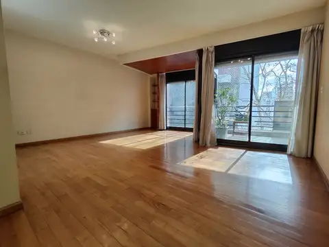 PISO ENTERO DE 3 AMBIENTES CON BALCONES, COCHERA Y BAULERA