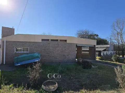 Casa 6 ambientes con 2 baños