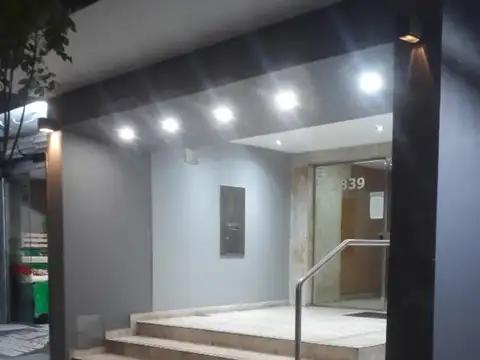 Departamento en alquiler en Recoleta con patio y lavadero. Muy luminoso y tranquilo.