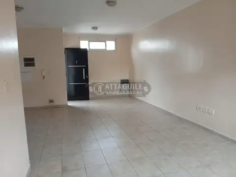 Depto Tipo Casa en Alquiler en San Antonio de Padua, $ 370.000