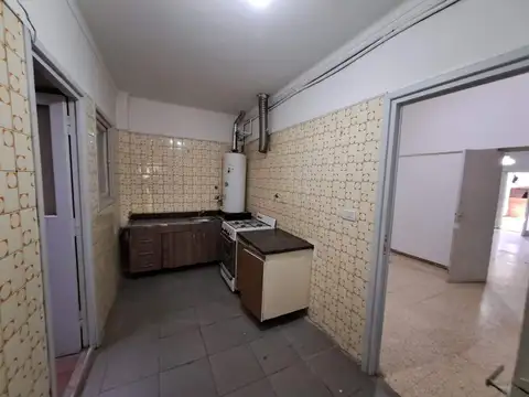 Departamento 8 ambientes con 2 baños