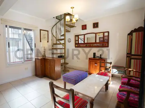 PH tipo casa de categoría en Olivos, 4 Ambientes y dependencia, actualizado, con patio central, terr
