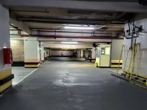 VENTA-COCHERA DOBLE-GALERIA JARDIN-MICROCENTRO 