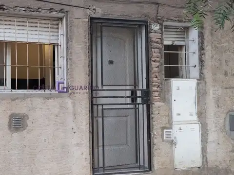 PH de 2 ambientes planta baja al frente