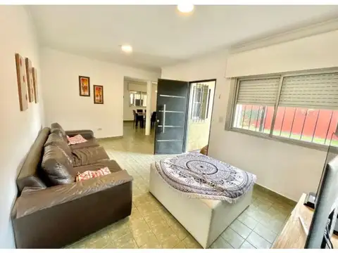 Casa 5 ambientes con 2 baños