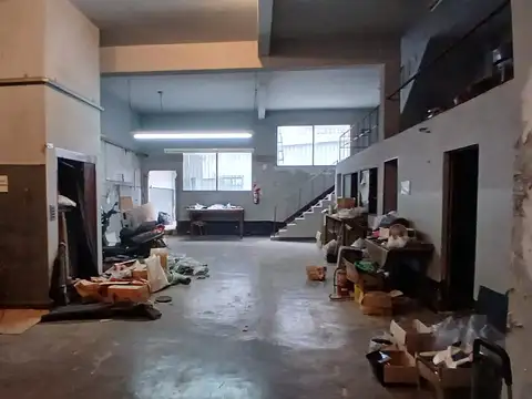 Galpon en Venta en Flores, USD 350.000