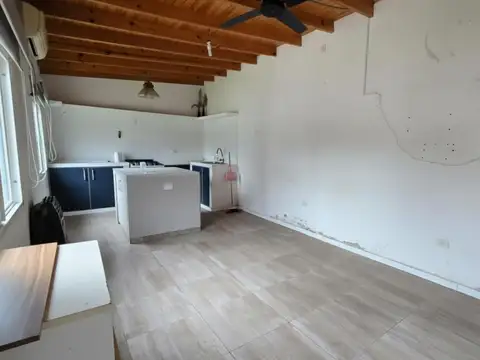 Depto Tipo Casa en Alquiler de 4 ambientes