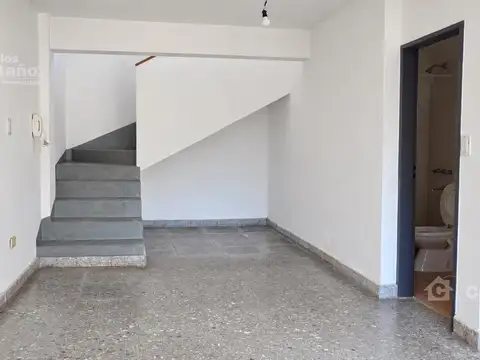 Depto Tipo Casa en Alquiler de 3 ambientes