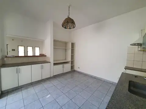 Casa 4 ambientes con 1 baño