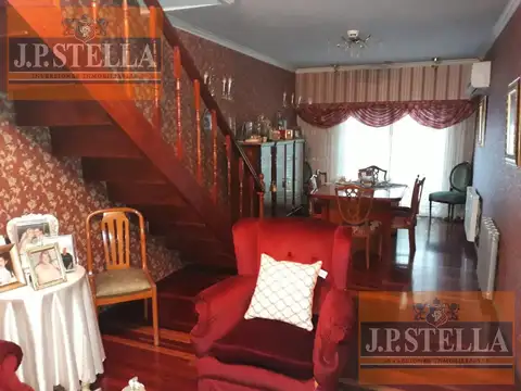 Depto Tipo Casa en Venta con 1 cocheras
