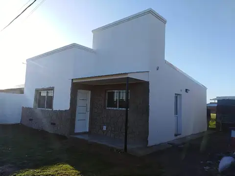 Casa en venta de 2 dormitorios en Eva Peron al 1100