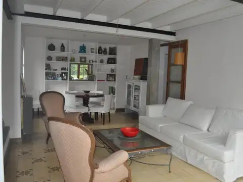 Casa en Alquiler Temporal con 2 cocheras