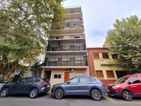 Pellegrini 1800, Piso 1