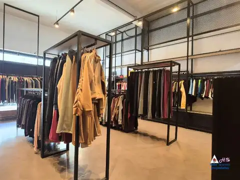 VENTA LOCAL EN 1 PLANTA DOBLE VIDRIERA EN VILLA DEVOTO