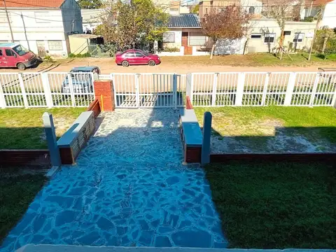 Depto Tipo Casa 3 ambientes con 2 baños