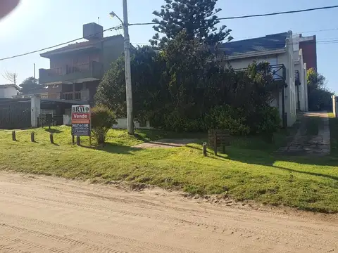 CHALET + 3 DÚPLEX DE RENTA (Av. 2 entre Paseos 135) 100