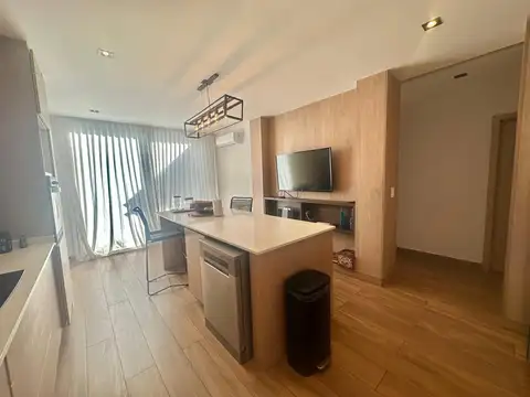 Casa en Alquiler con 3 cocheras