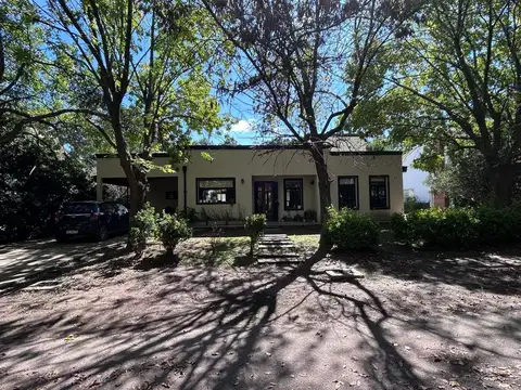 Casa 5 ambientes con 4 baños