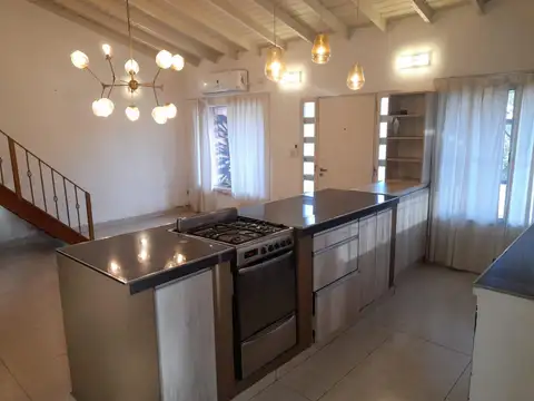 Casa 6 ambientes con 3 baños