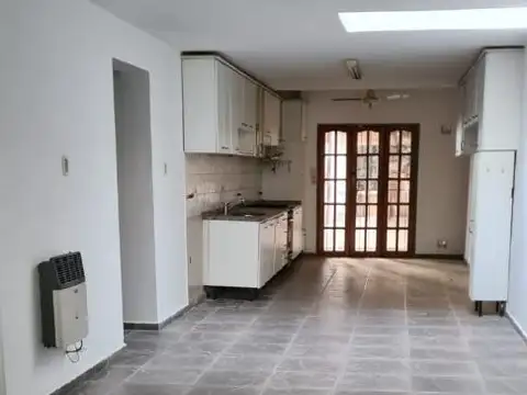 Casa 4 ambientes con 1 baño