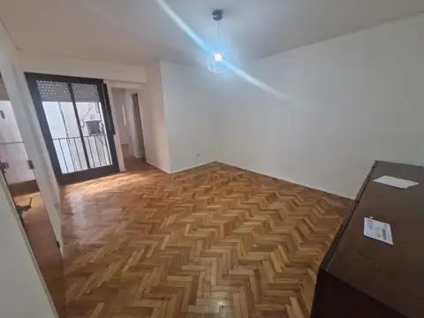 2 Ambientes Amplios "Hecho a nuevo" Recién Pintado con Baulera