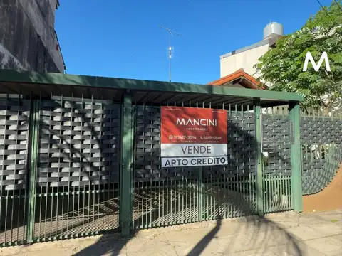 APTO CRÉDITO - Casa en venta de 3 ambientes con patio y cochera - Jose León Suarez