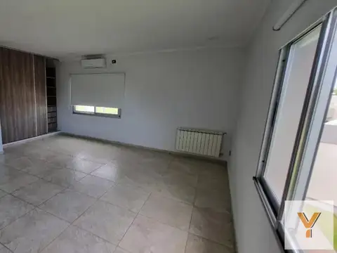 Casa en Venta con 4 cocheras