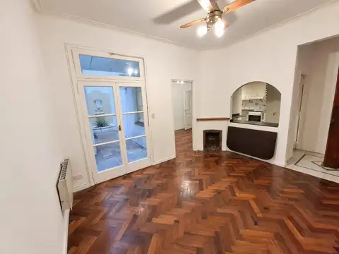 3 de febrero 2300, Piso PB