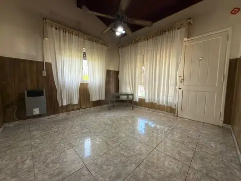 Casa 6 ambientes con 2 baños