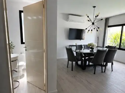 Casa 5 ambientes con 3 baños