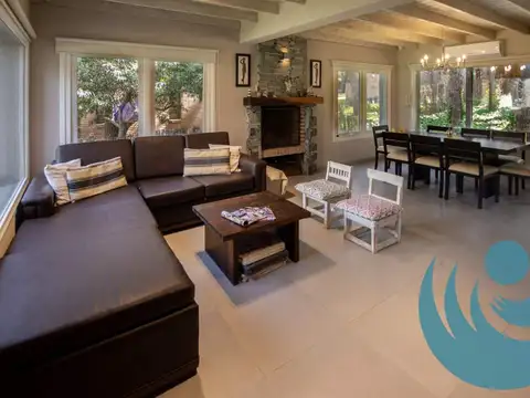 Almirante Brown 100, Piso 0