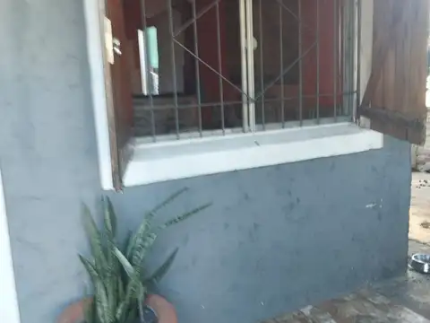 Casa 3 ambientes con 1 baño