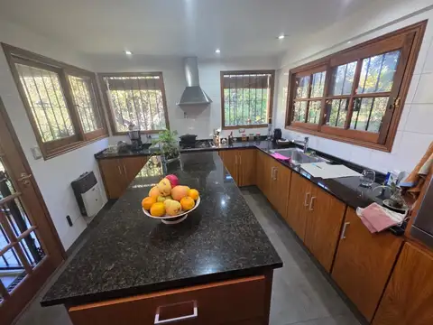 Casa 5 ambientes con 3 baños