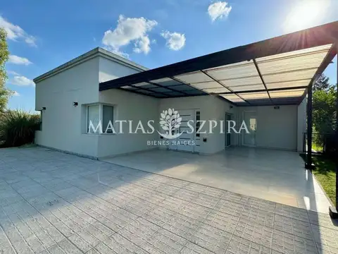 Casa en Venta con 2 cocheras