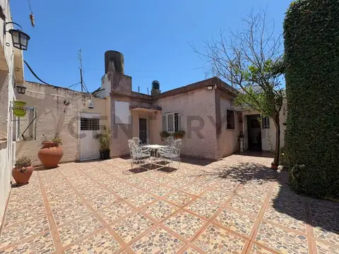 Venta 2 Casas internas independientes con cochera en Las Delicias, Rosario