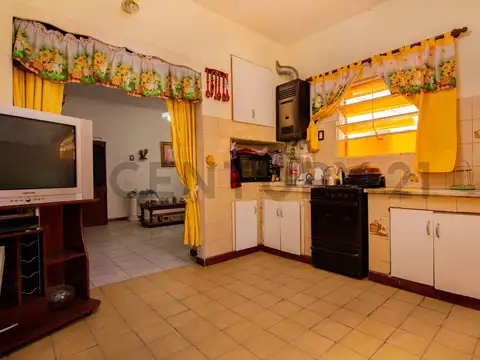 Casa en Venta con 3 cocheras