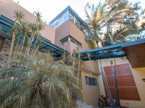 Casa 6 ambientes con 7 baños