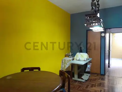 Monoambiente en alquiler en Lomas del Mirador con patio interno