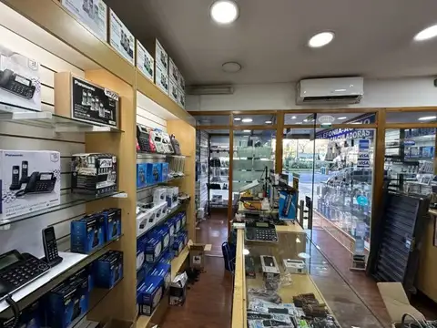 En venta local comercial sobre Carlos Pellegrini