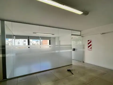 Oficina en Alquiler con 1 cochera
