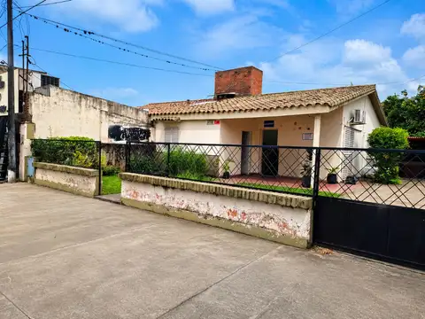 VENTA CASA SOBRE AVENIDA BELGRANO 3700- 3 DORM