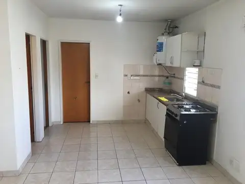 3 AMBIENTES  AMPLIOS CONTRA FRENTE  2do PISO X ESCALERA