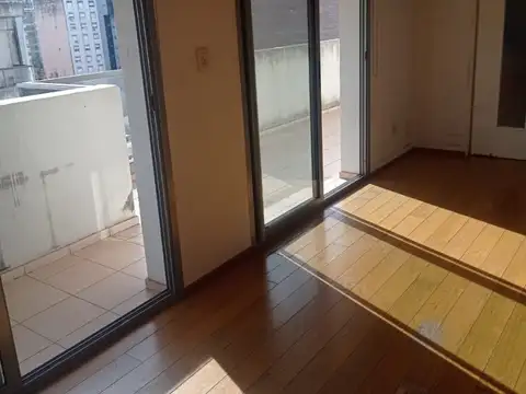 ESPECTACULAR PISO EXCLUSIVO.  MODERNO MUY AMPLIO, BALCON CORRIDO. BAÑO EN SUITE. LAVADERO 81 M2