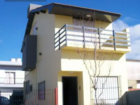 Cómodo Triplex en Mar De Ajo